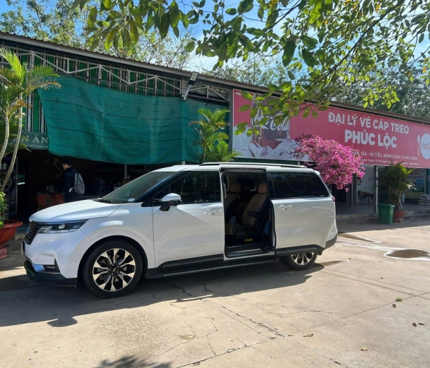 KIA Carnival Cho Gia Đình & VIP: Nên Thuê Bản Nào? Giá Bao Nhiêu?